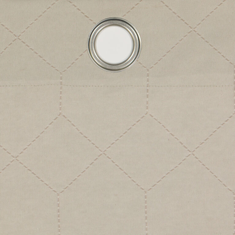 Honeycomb Grommet Panel  50X84"Sil